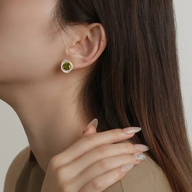 Uorich Light Luxury French Retro Inlay Burgundy Zircon Studs Earring for Women Design Not Easy To Fade Ear Studs Jewelry Gifts.