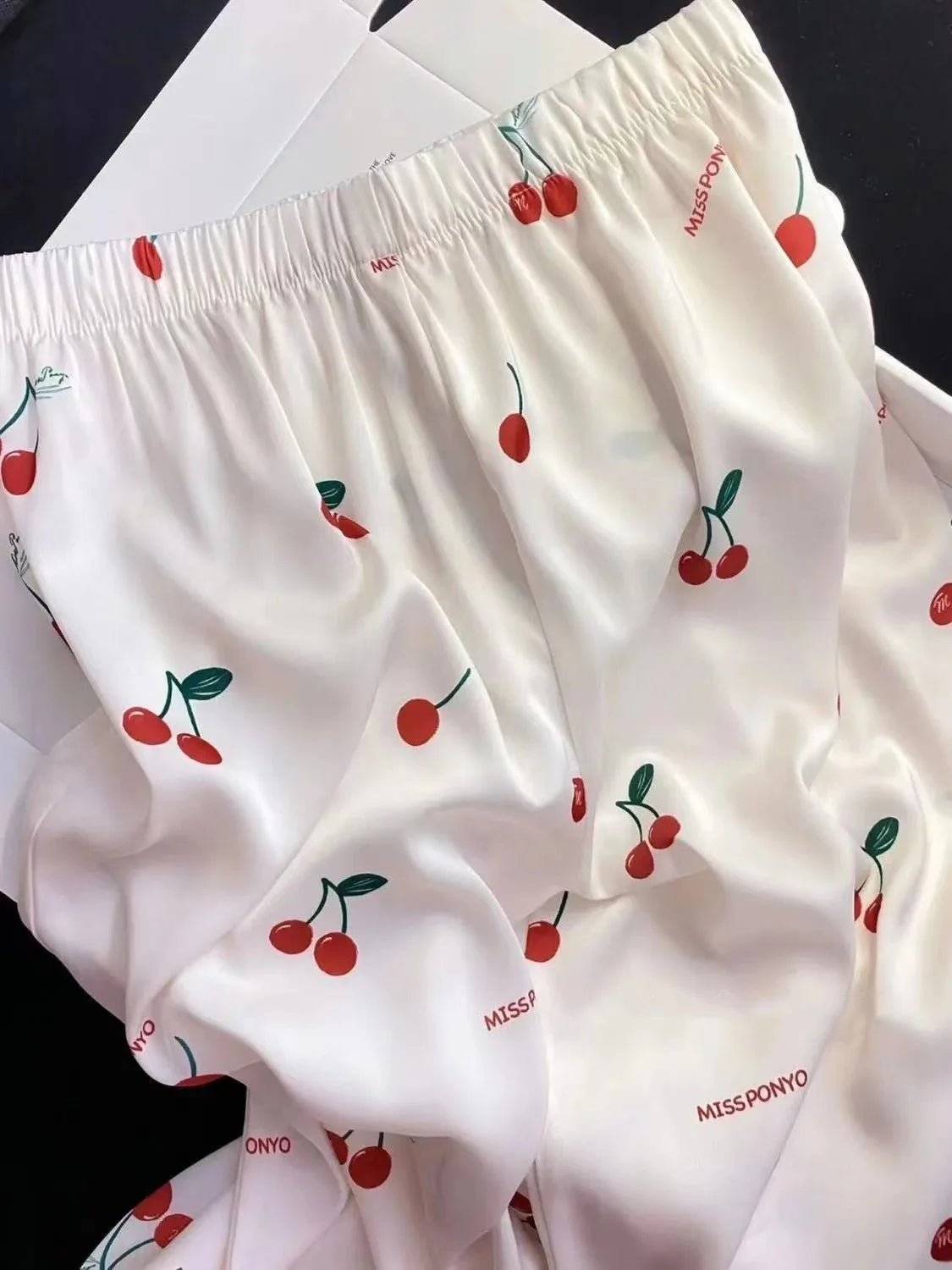 2023 frühling Herbst Neue Eis Seide 2 Stück Pyjamas für Frauen Mode Strickjacke frauen Pyjamas Süße Druck Loungewear Frauen set.