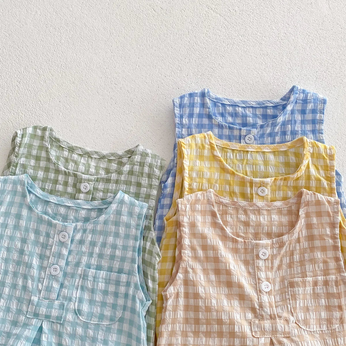 2024 Sommer Baby kleidung Plaid Kleinkind Jungen Mädchen Bodysuit ärmel los einteiliges Kleinkind Outfit.