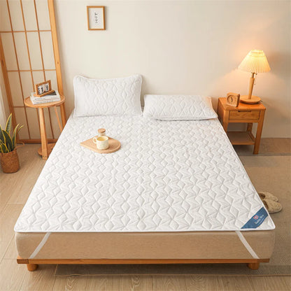 Waterproof Mattress Protector - Breathable Noiseless Mattress Cover Pad with 4 Elastic Corner Straps Fits up to 40 cm deep.