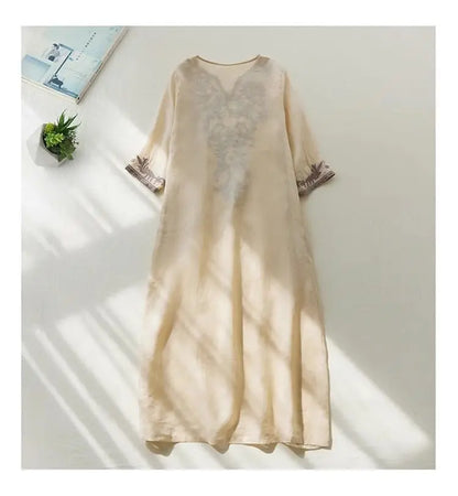 Ethnisches Vintage-Kurzarmkleid aus schwerer Stickerei aus Baumwolle und Leinen für Damen, lockeres langes Sommerkleid mit V-Ausschnitt und elegantem Stil.