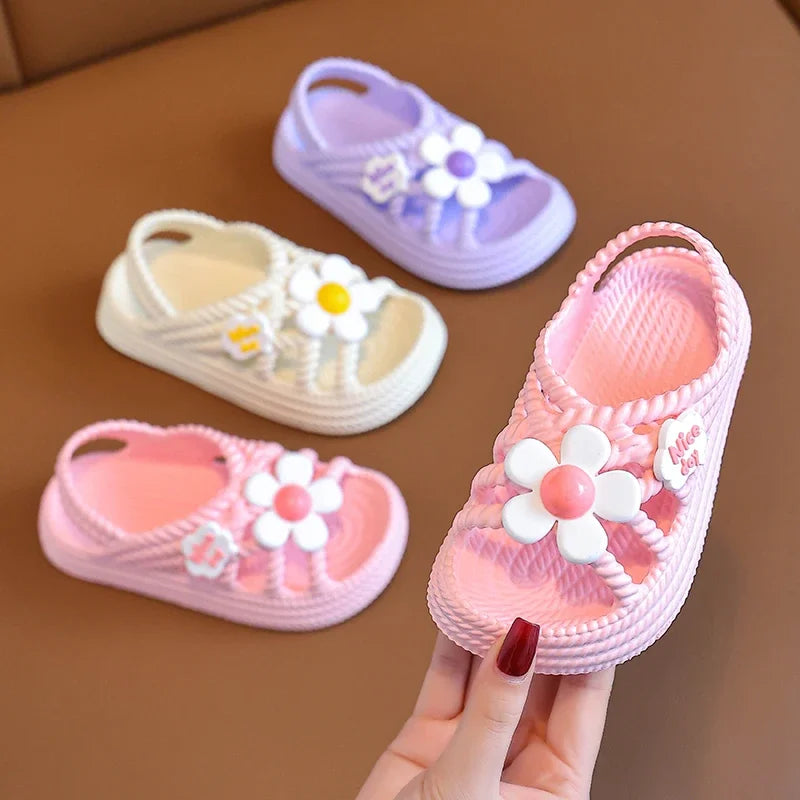2025 New Children's Slippers Summer Girls and Boys Bathroom Home Anti slip Beach Shoes Soft Soled Baby Sandals.