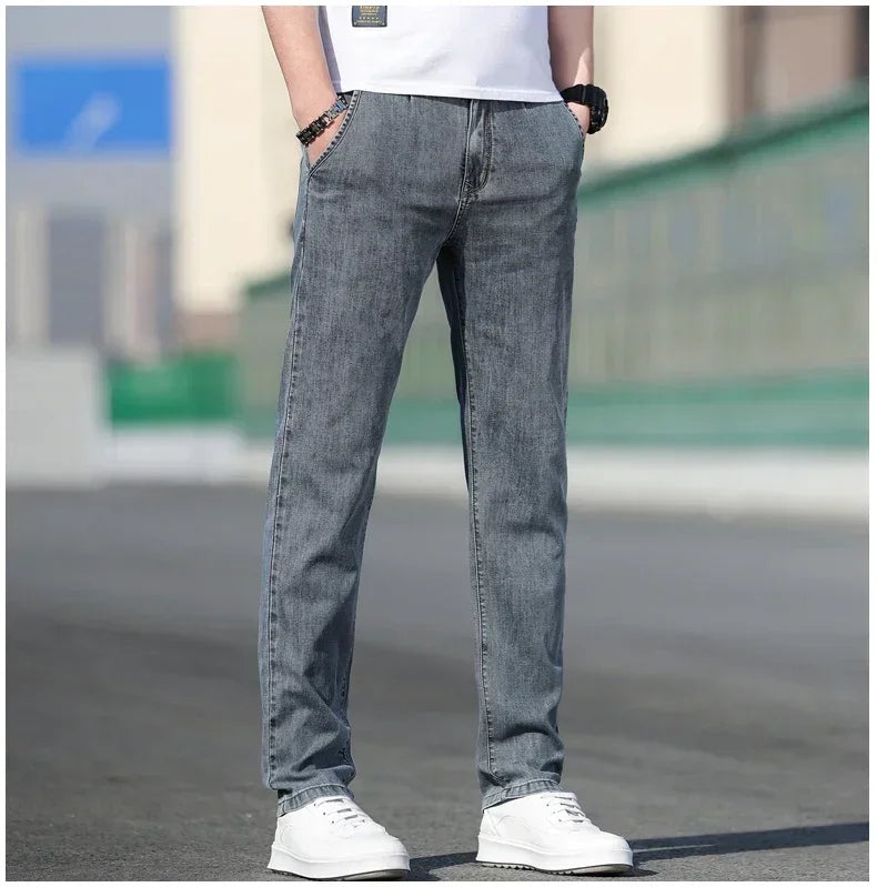 2025 sommer Neue männer Lose Grau Jeans Mode Lässig Stretch Gerade bein Denim Hosen Männlich Hellblau männer Hosen.