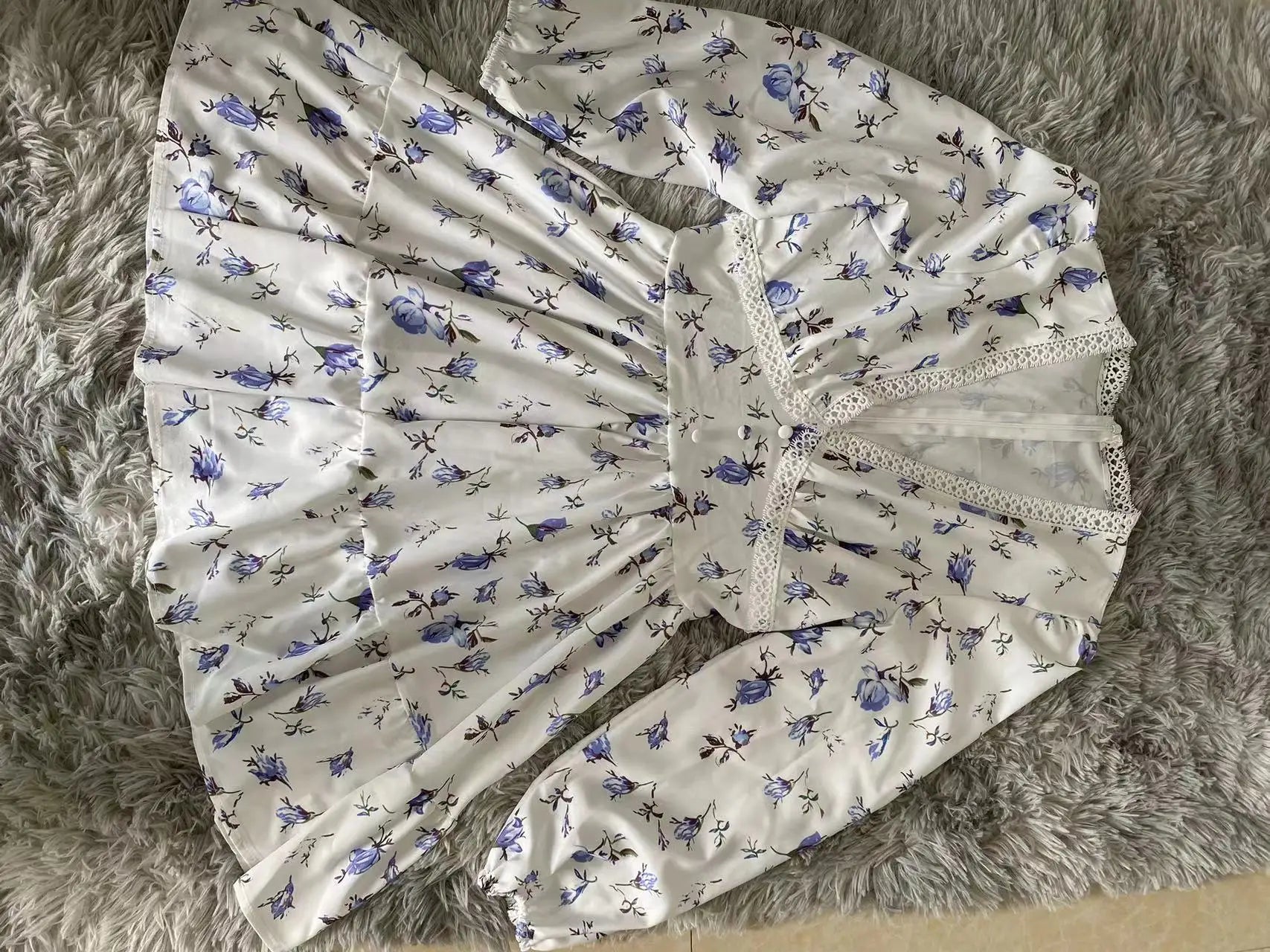 Frühling Herbst frauen Neue Kleid Temperament Süße Druck V-ausschnitt Laterne Hülse Spitze Hohe Taille Kurzes Kleid.