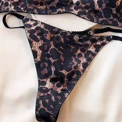 French Triangle Cup Bra Comfortable Underwired Small Chest Sexy Top Support Anti-Sag Comfortable Fabric Thin Glossy Bra.