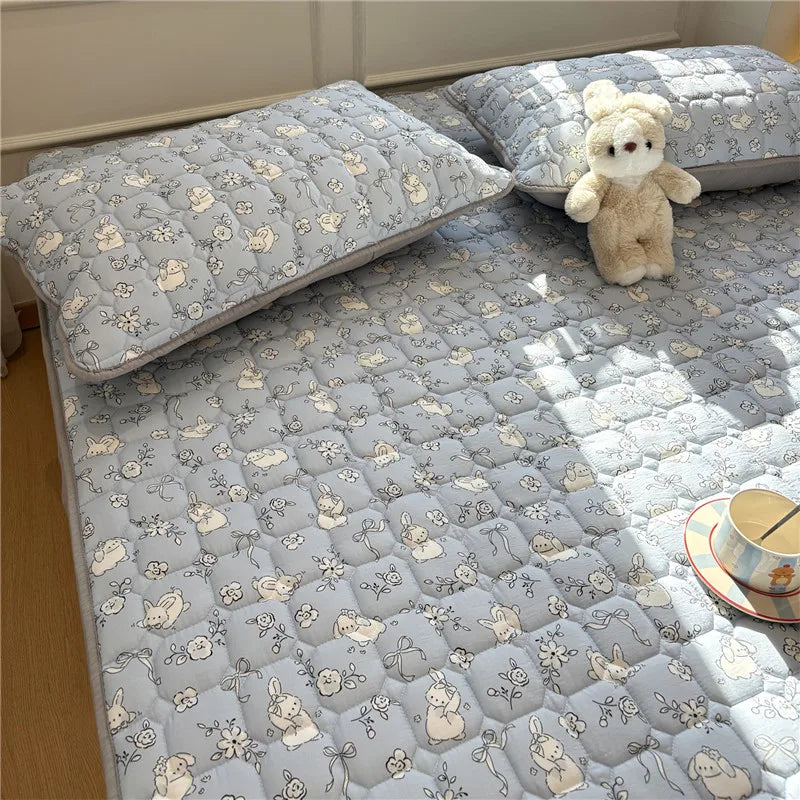 1pc Thicken Bed Cover Cartoon Print Bedspread Non-slip Mattress Protector Quilted Soft Bed Linen 매트리스 커버 (No Pillowcase).