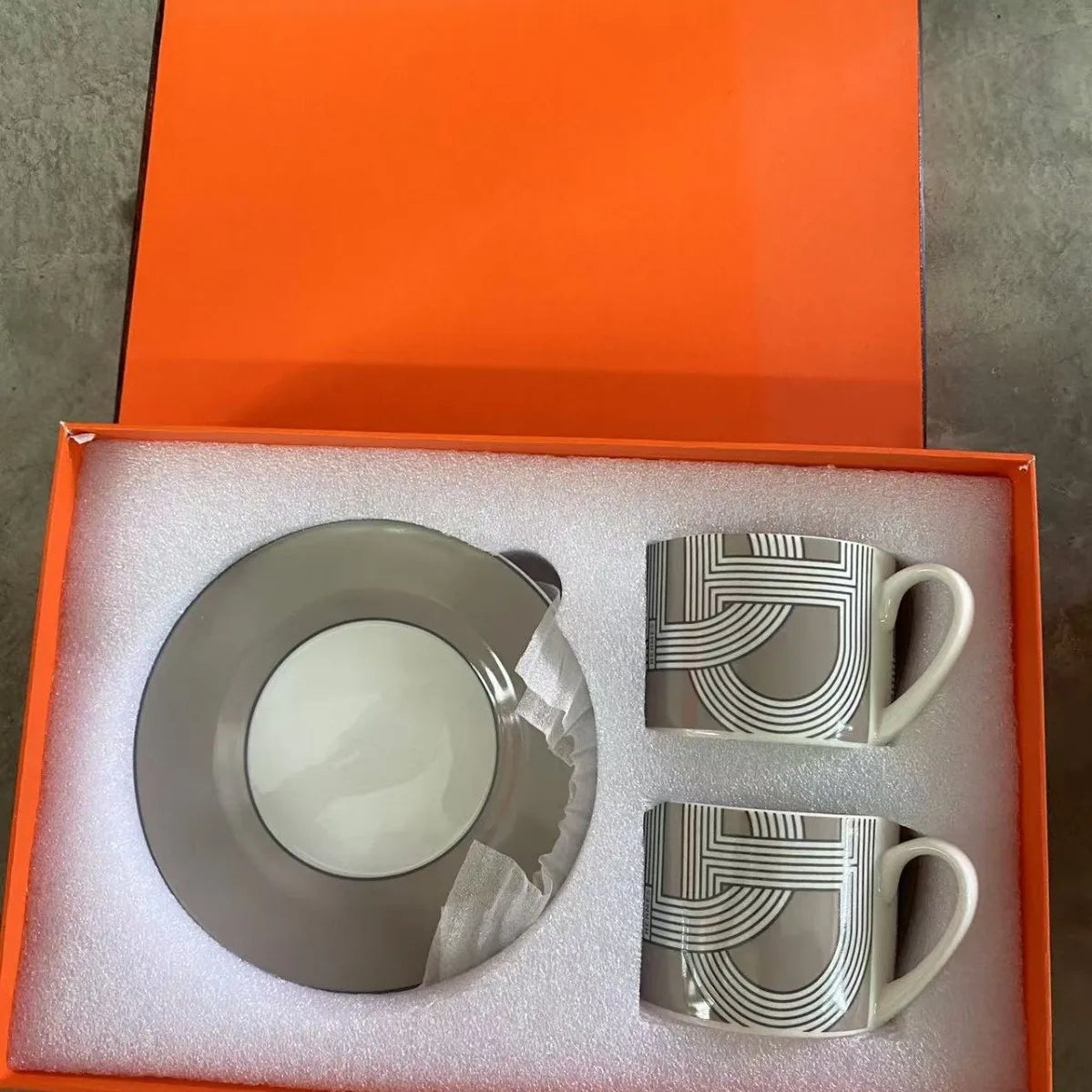 Red, Blue, Gray Tiger Series  Animal Images Bone Porcelain Coffee Cup Plate European Afternoon Tea Cup and Saucer Set Gift Box