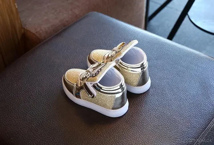 New Children Luminous Shoes Boys Girls Sport Running Shoes Baby Flashing Lights Fashion Sneakers Toddler Little Kid LED Sneakers.