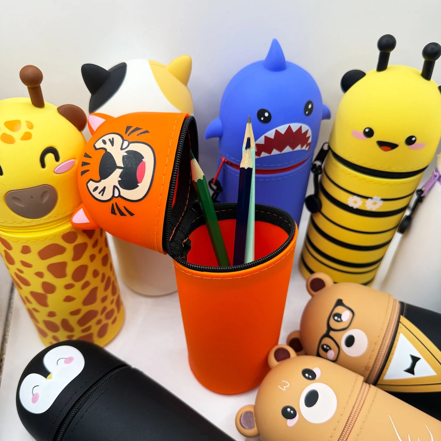 Niedliches Tier-Federmäppchen, 2-in-1-Federmäppchen mit Reißverschluss-Stifthalter, weiches Silikon-Federmäppchen, geeignet für das Schulbüro.