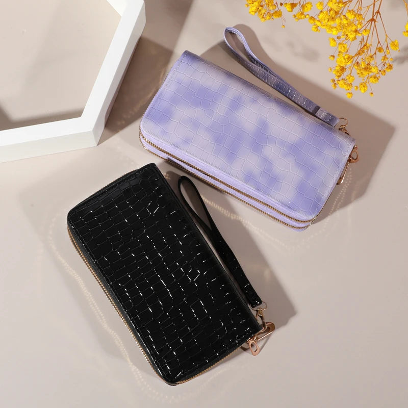 Chic Vintage Double Layer Clutch Wallet - Retro Zipper Coin Purse & Wristlet - Fashionable Womens Accessory with Secure Storage.