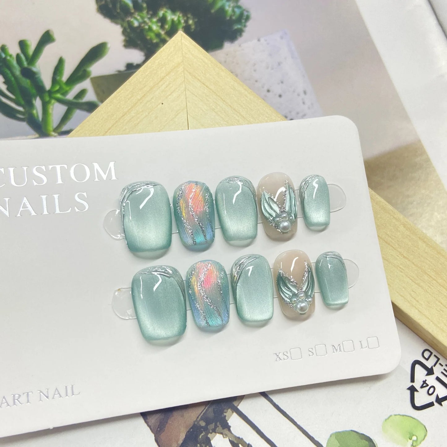 10pcs/set Handmade Press-On Nails - Blue Glossy Fish & Bubbles Design Short Oval Fake Nails with Cat Eye Effect False Nails.