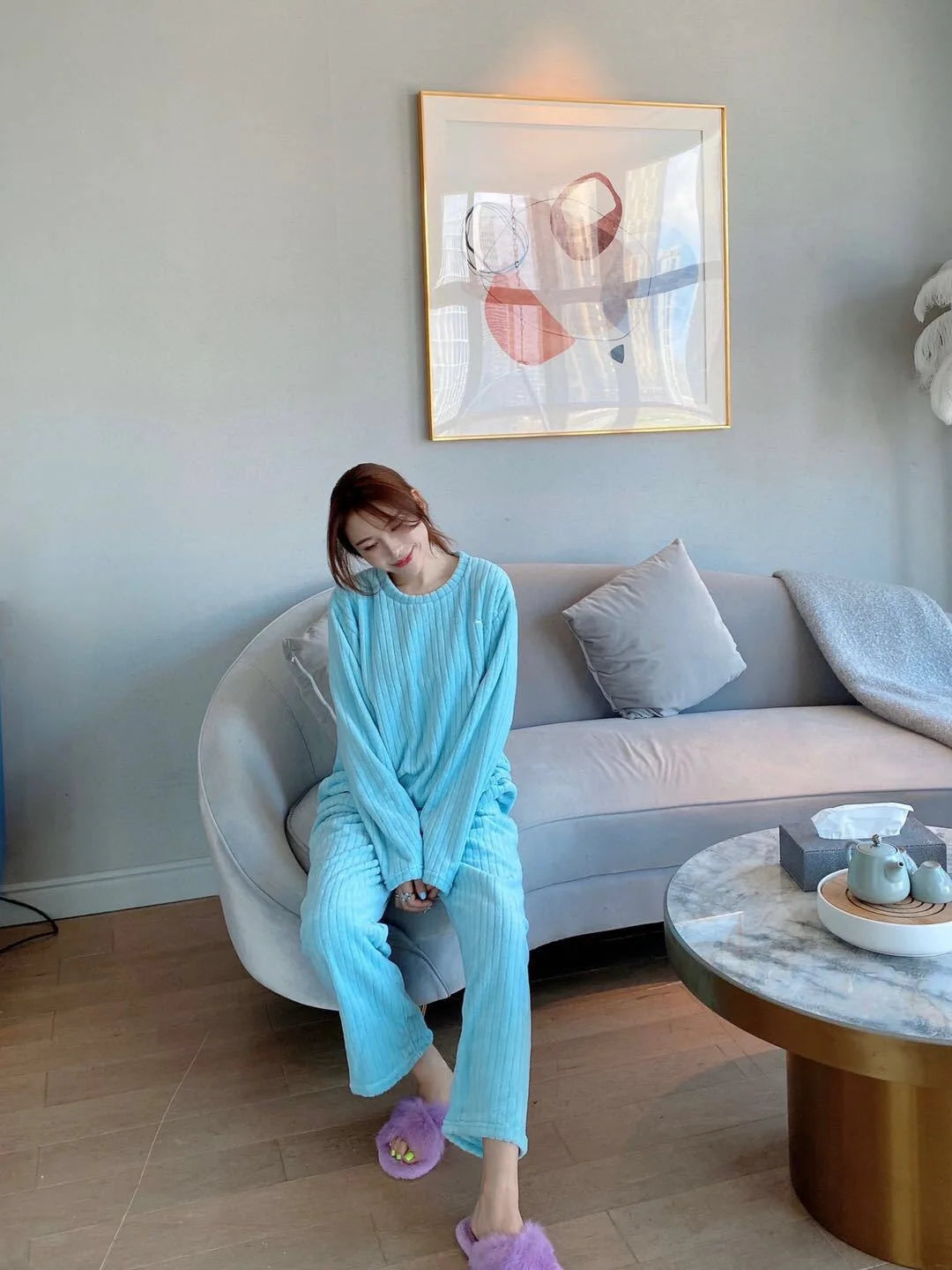 Verdickte warme Nachtwäsche für den Winter, Korallensamt, lockerer Loungewear-Pyjama mit weitem Bein, 2-teiliges Set, gestreifte Damen-Nachtwäsche.