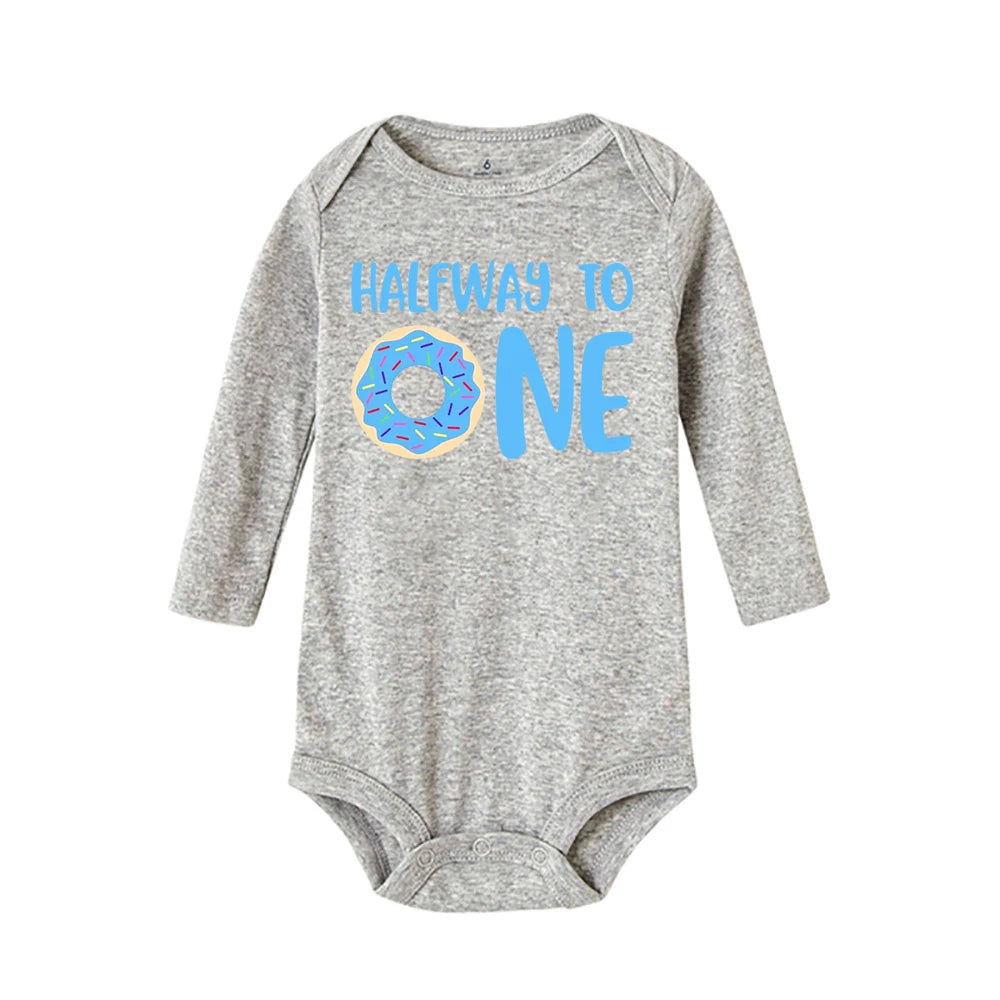 Halber Weg zu einem Geburtstag Baby Bodysuit Langarm Mädchen und Jungen Stram pler Baby Party Overall Kleidung.
