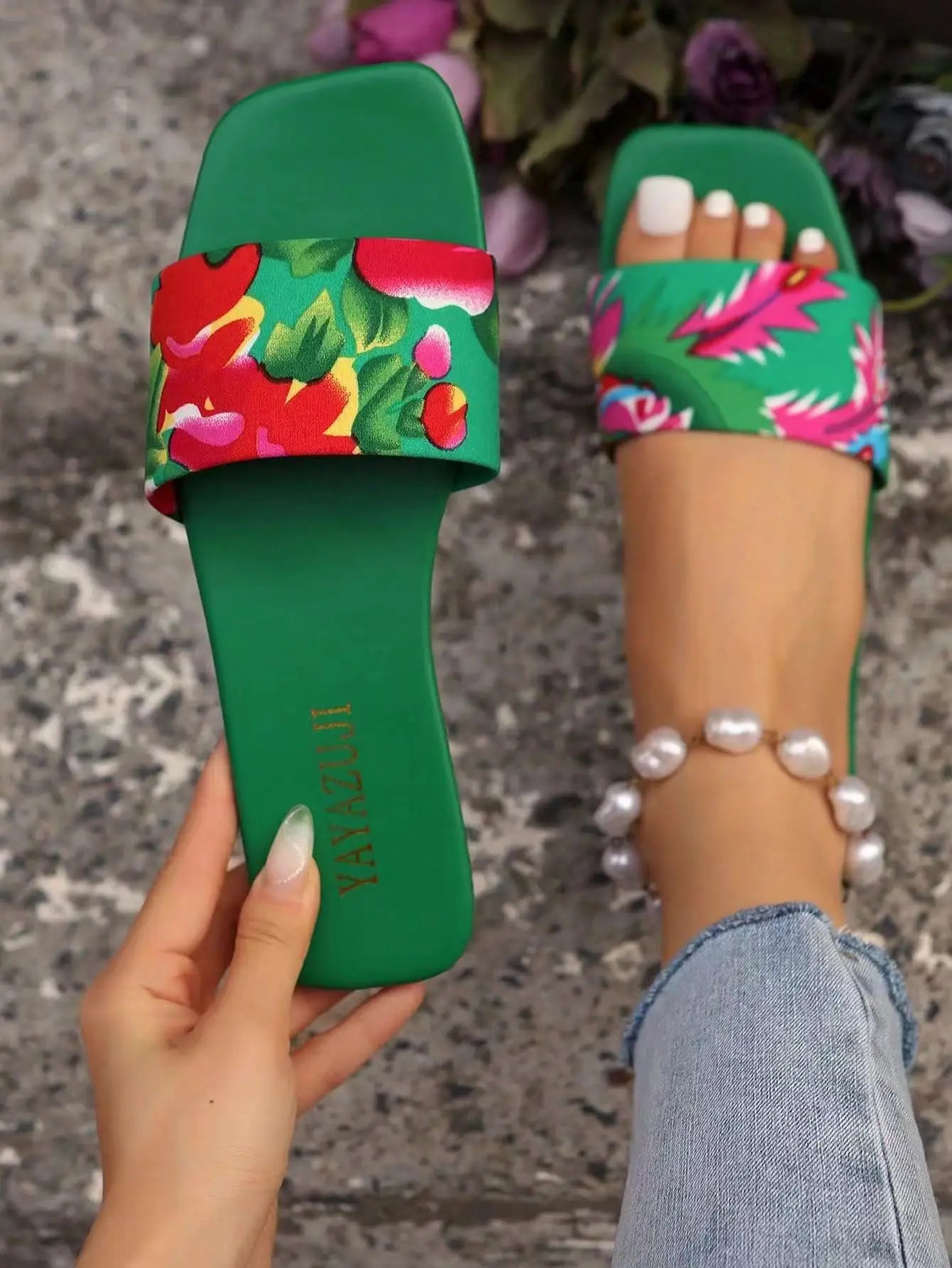 Women Fashion Sandals 2025 New Summer Flat Shoes Square Toe Slip-on Girls Indoor Street Slippers Plus Size Beach Slides