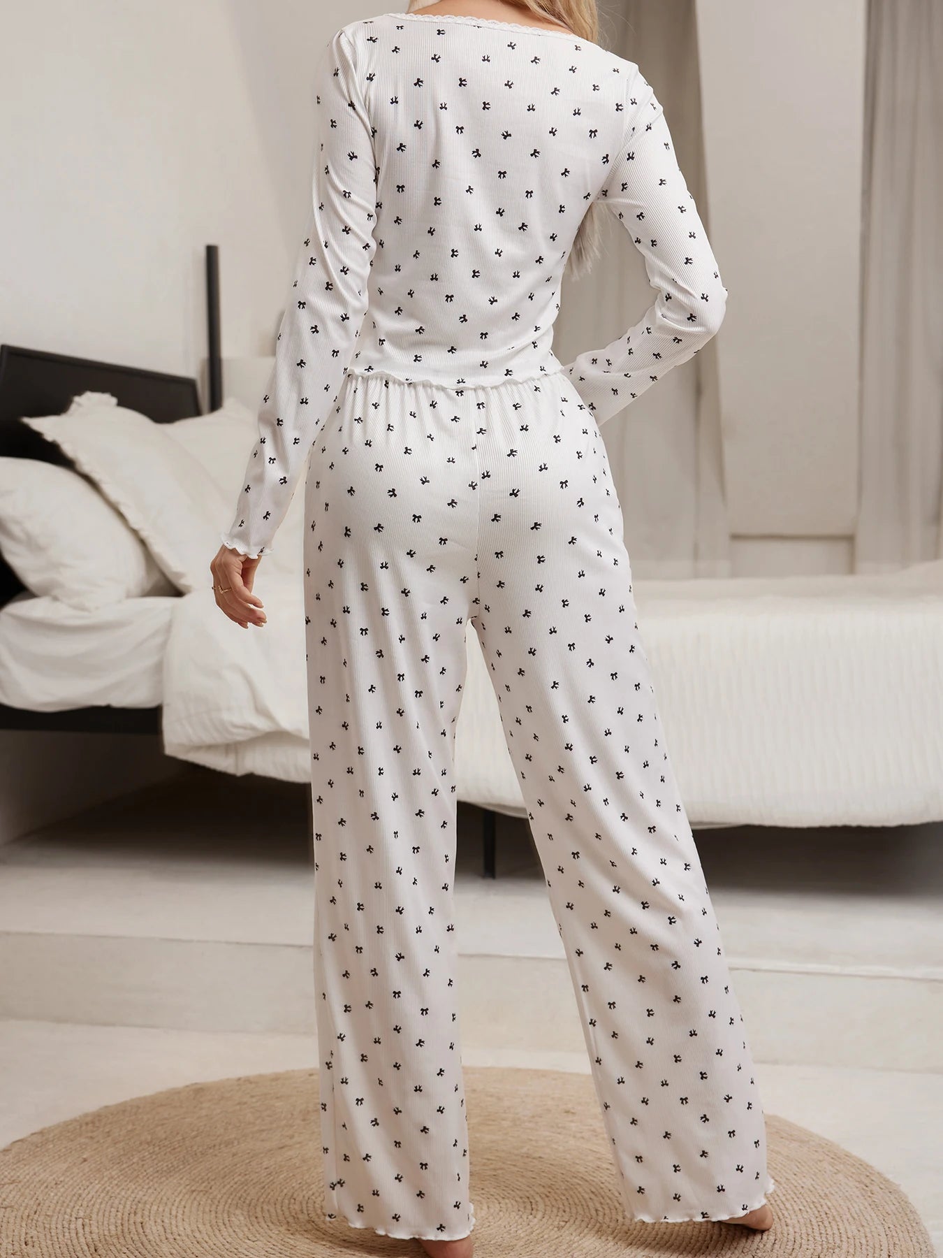 Nachtwäsche-Anzug, süßes Oberteil mit Schleife-Aufdruck, Salatbesatz und langer Hose, schöne Loungewear, volle Ärmel, Nachtwäsche, Herbst-Pyjama-Set.