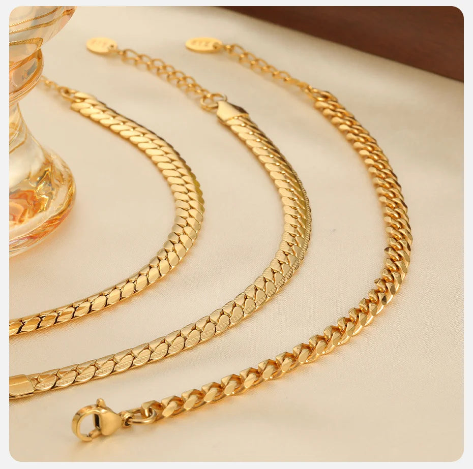 Vnox 6mm Flat Cuban Chain Bracelets for Women Girls, Macrame Edge Curb Links Bracelet,Gold Plated Stainless Steel with K18 Stamp.