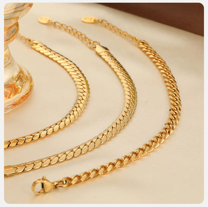 Vnox 6mm Flat Cuban Chain Bracelets for Women Girls, Macrame Edge Curb Links Bracelet,Gold Plated Stainless Steel with K18 Stamp.