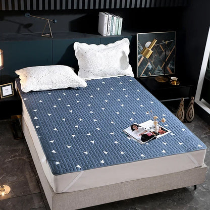 Sandwich Cotton Quilted Waterproof Bed Pad Elderly and Children Bed Protectors Pads Non-slip Anti Dust Skin-friendly Bed Cover