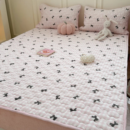 Quilted Velvet Bed Cover Printed Bedspread for Home Winter Mattress Protector Thicken Bed Linen 매트리스 커버 (No Pillowcase).