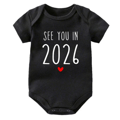 Wir sehen uns im Jahr 2026 Schwangerschaftsankündigung Baby Strampler Baumwolle Kleinkind Overall Sommer Kurzarm Neugeborene Jungen Mädchen Body.