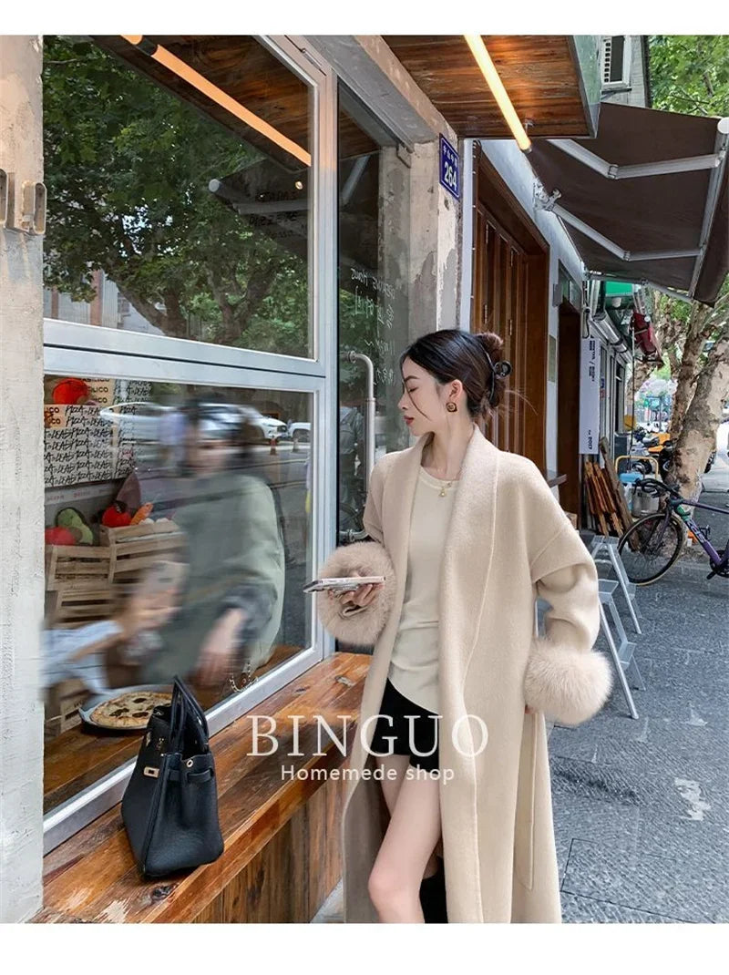 Grauer Wollmantel mit Krawatten-Taillenkollektion für Damen im Herbst und Winter 2024, neuer langärmeliger, lockerer High-End-Cape-Mantel, mittellanges Oberteil