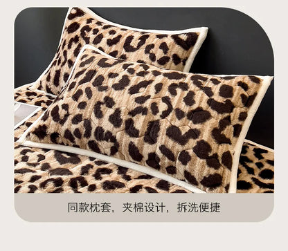 Winter Warm Velvet Mattress Cover Home Dormitory Soft Thick Quilted Bed Sheets Queen Size Bed Cover Fold Tatami Mat Bedspread