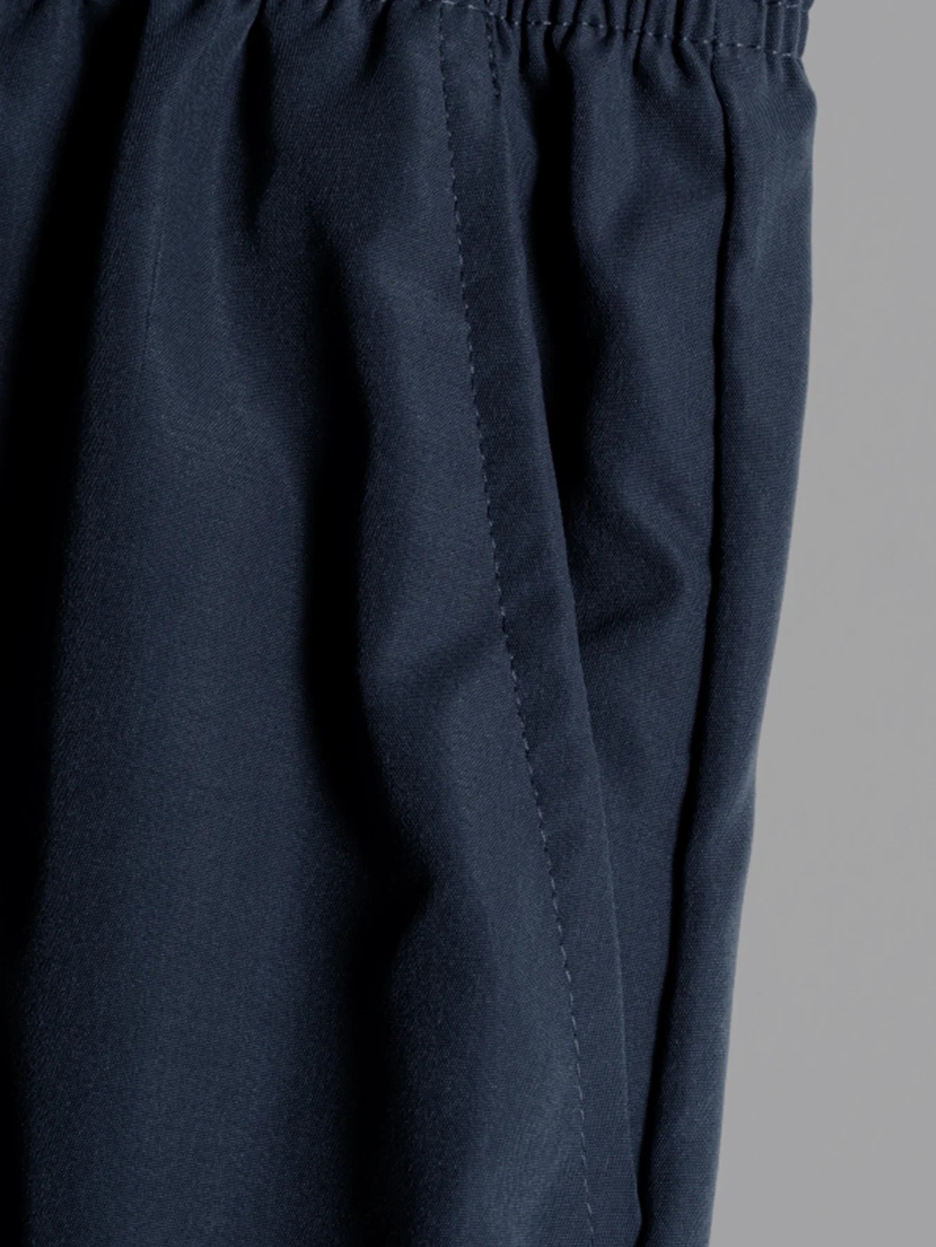 Outdoor-Arbeitshose für Herren – strapazierfähiges Polyester, mehrere Taschen, elastischer Bund mit Schlaufen, leicht und atmungsaktiv.