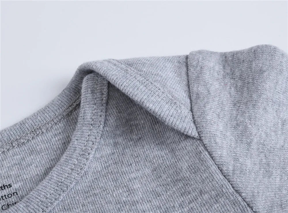 2025 solide weiße Babykleidung Kurzarm Baumwolle Baby Mädchen Jungen Body Neugeborenen Körper Bebe 0-24 Monate Säuglingsoverall