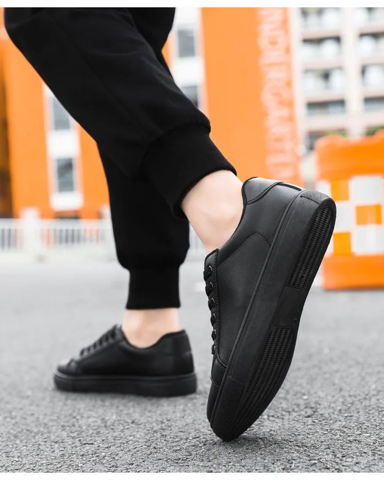 White Black Men Shoes Comfortable Casual Skateboard Shoes Men Solid Leisure Sneakers Lightweight Walking Shoes.