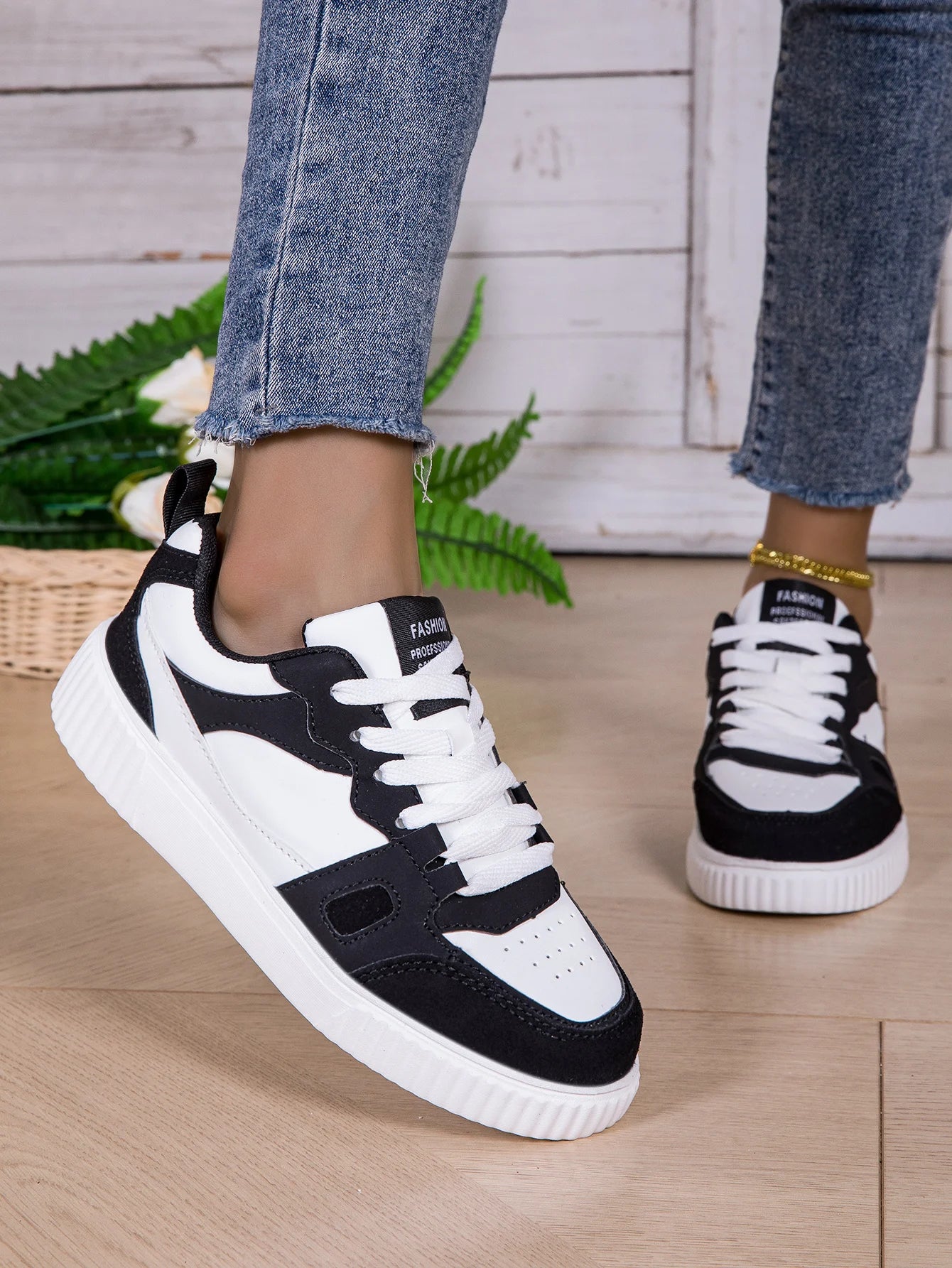 Women Shoes Skateboarding Shoes For Men Fashion Sneakers Lightweight White Black Sports Running Outdoor Casual Shoes Size36-46.