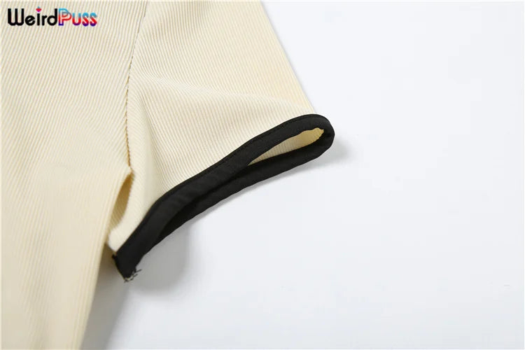 Weird Puss geripptes 2-teiliges Damen-Set, Polo-Ausschnitt, Knopf-Shorts, bauchfreie Tops + Miniröcke, passende Stretch-elegante Streetwear-Outfits.