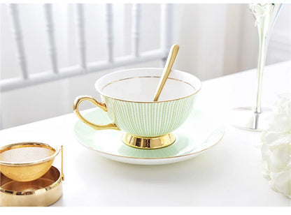 Bone China Tea Cup Saucer Spoon Set 200ml Elegant Coffee Cup Gold Porcelain Tea Set Ceramic Teacup Cafe Espresso Cup British Mug.