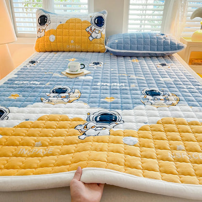 Winter Milk Velvet Mattress Toppers Thicken Quilted Bedsheet Student Bedspreads Washable Mattress Cover Queen Bedding Coverlets
