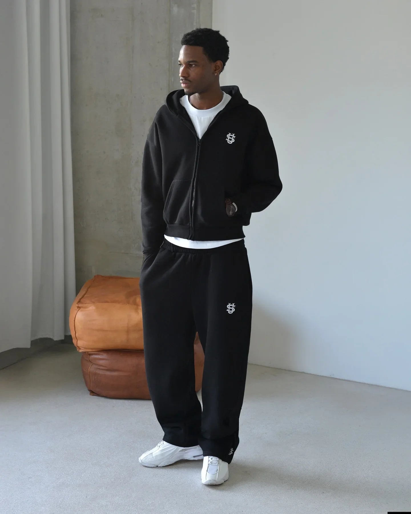 Embroidered sweatpants two-piece set Y2K clothing men's hip-hop oversized sweatpants casual zipper hoodie.