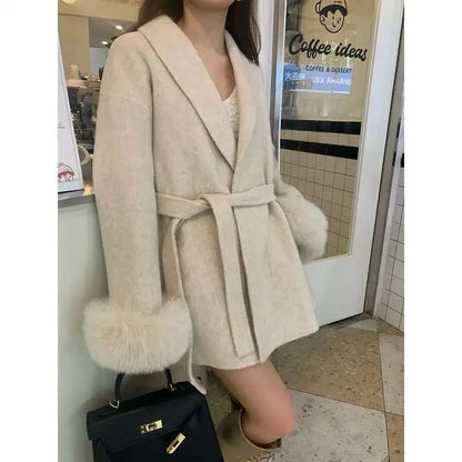 Damen Neue Herbst Und Winter Vielseitige Tweed Cape Mantel Gürtel Modelle Hochrangige Sinn für Fuchs Pelz Manschetten Mischungen Mantel für Frauen.