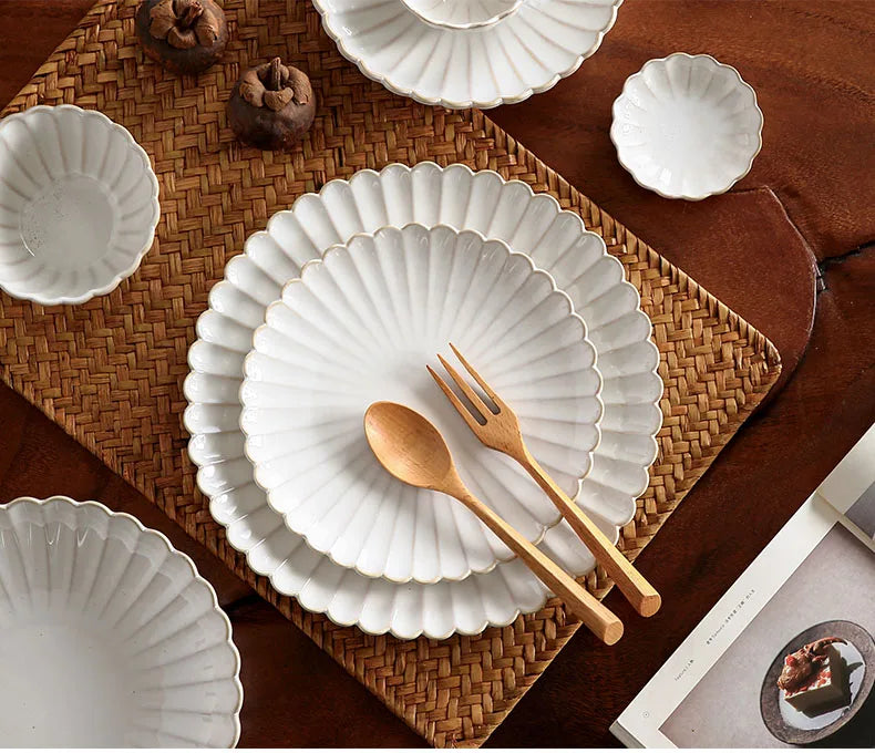 1pcs Retro Ceramic Dishes Plates Fish Dish Plates Manual Flower Relief Living Room Dinner Plate Kitchen Fruit Salad Dish Bowl.