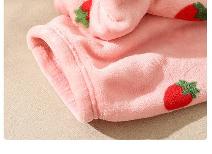 Warme Damen-Nachtwäsche für den Winter, bedruckt, Erdbeere, O-Ausschnitt, Korallensamt-Pyjama, Loungewear, zweiteiliges Set, süße Damen-Pyjamas