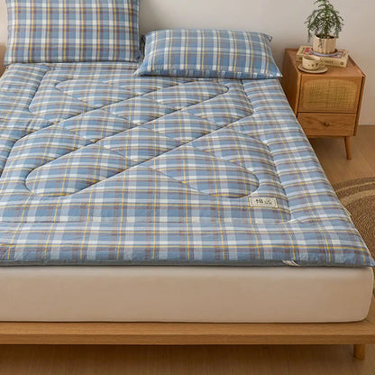 A-Class Cotton Mattress for Student Dormitories Nordic Checkered Printed Thick Cushion for Bed All-Season Single Home Decoration.