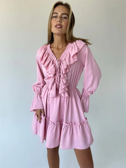 Glänzendes gekräuseltes weißes Mini kleid mit V-Ausschnitt, weibliches Patchwork, langärmliges, elegantes Verband-Mode kleid, hoch tailliertes Schnür kleid für Frauen