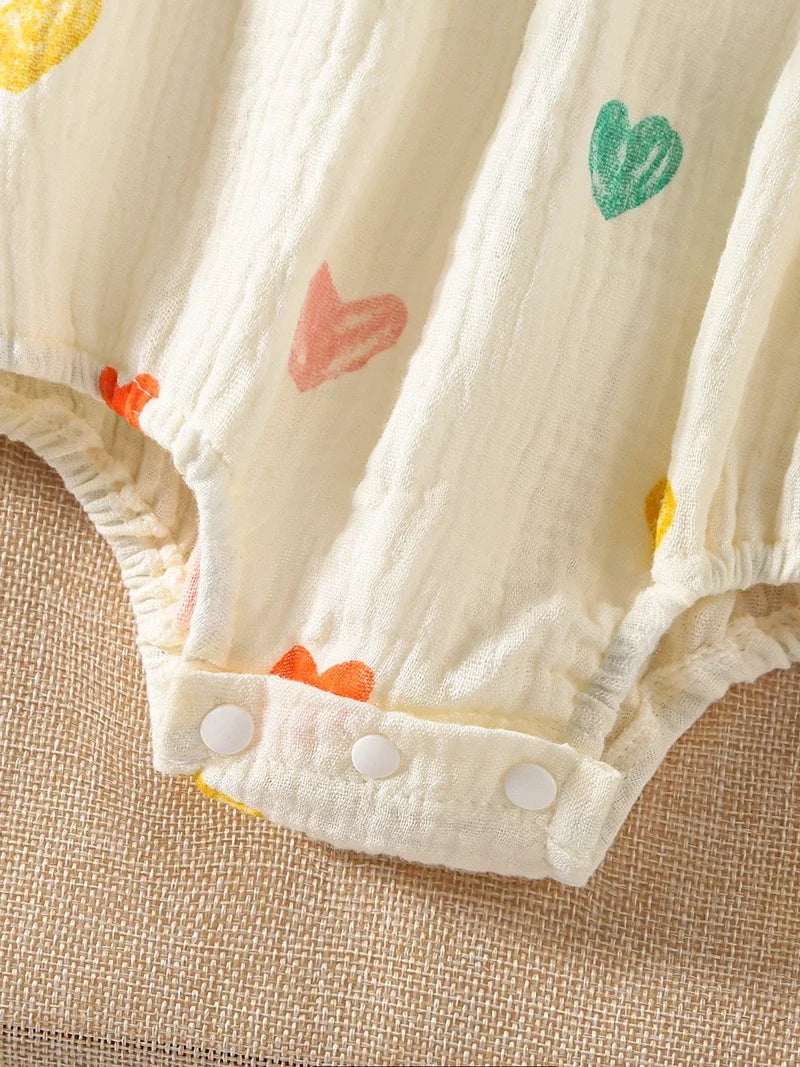 Sommer-Hosenträger-Body für Babys von 0–2 Jahren, herzbedruckt, einteilige Säuglingskleidung, ärmelloser Overall für Kleinkinder mit Hut.