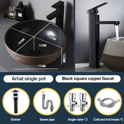 Braunes Porzellan-Keramik-Waschbecken über der Theke, Waschtisch, Schüsselbecken, Badezimmer, Sanitär, Balkon, Tisch, Waschbecken, Arbeitsplatte, ovales Waschbecken