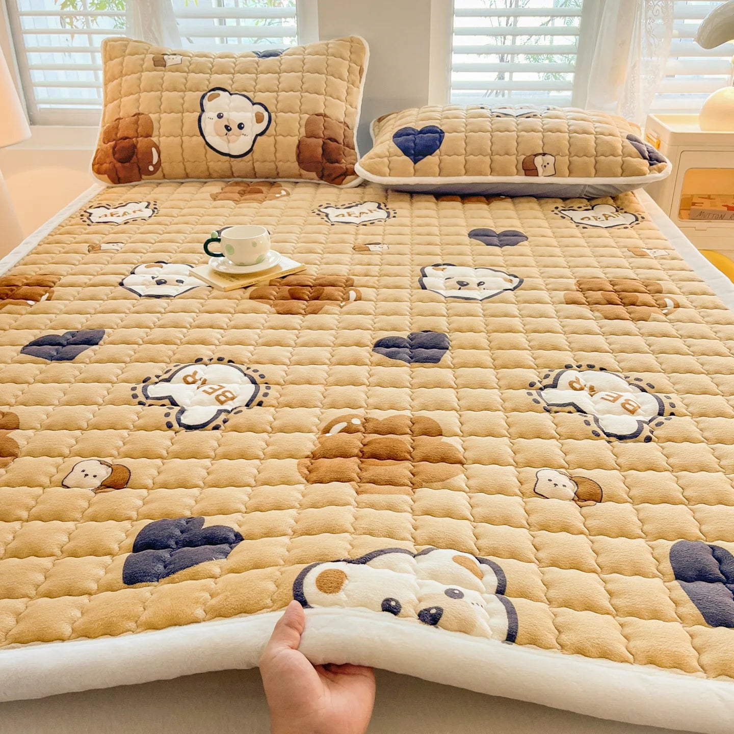 Winter Milk Velvet Mattress Toppers Thicken Quilted Bedsheet Student Bedspreads Washable Mattress Cover Queen Bedding Coverlets