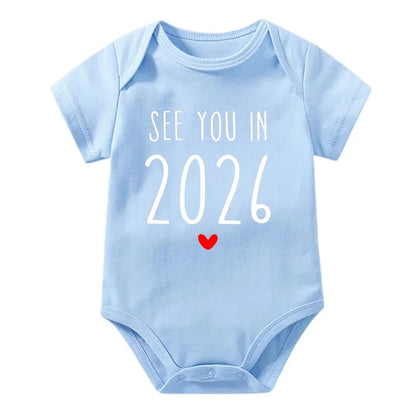 Wir sehen uns im Jahr 2026 Schwangerschaftsankündigung Baby Strampler Baumwolle Kleinkind Overall Sommer Kurzarm Neugeborene Jungen Mädchen Body.