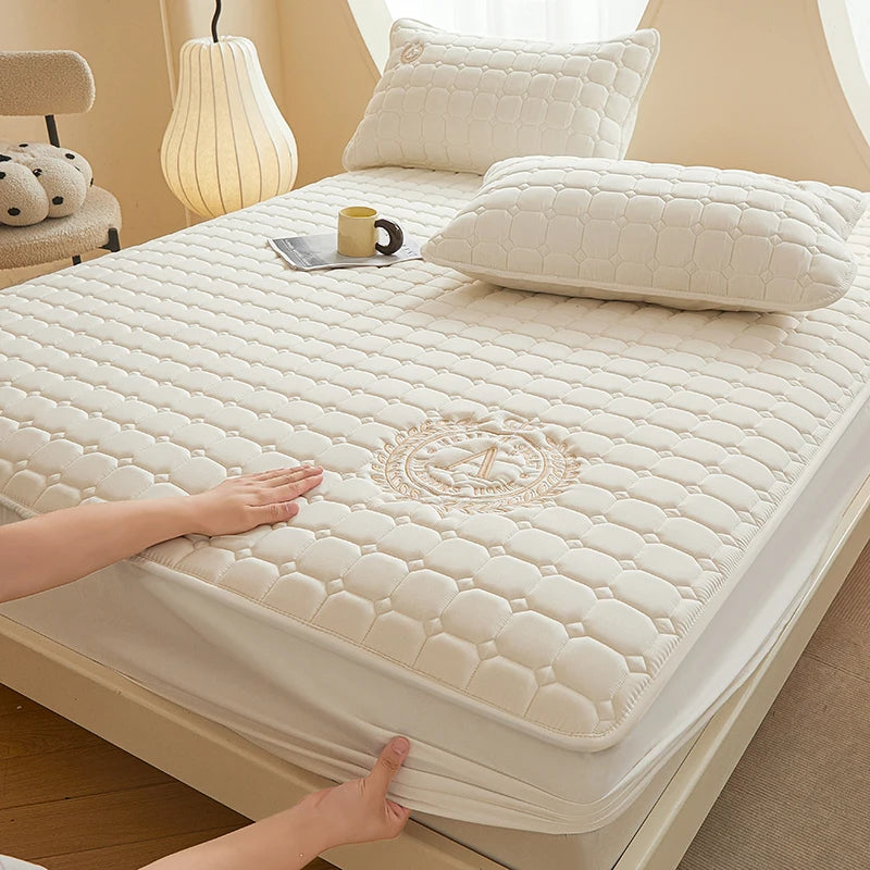 WOSTAR Thicken quilted mattress protector cover solid embroidery luxury double bed elastic fitted sheet style bed protection pad.