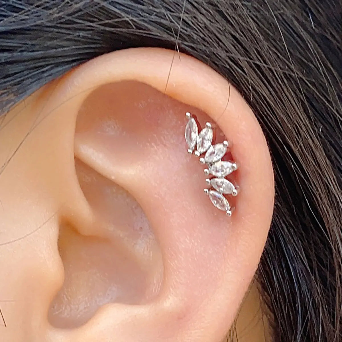 1PC New Curved Cz Cartilage Stud Moon Leaf  Helix Rook Conch Screw Back Earring Stainless Steel Bar Ear Piercing Jewelry.