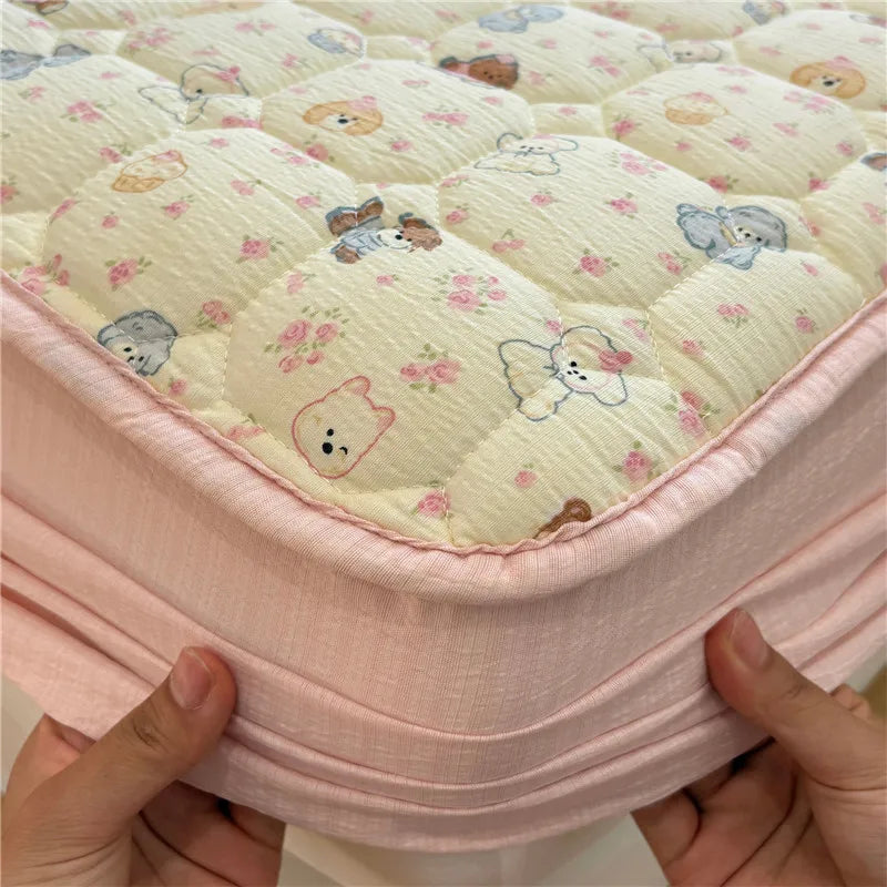 1pc Thicken Bed Cover Cartoon Print Bedspread Non-slip Mattress Protector Quilted Soft Bed Linen 매트리스 커버 (No Pillowcase).
