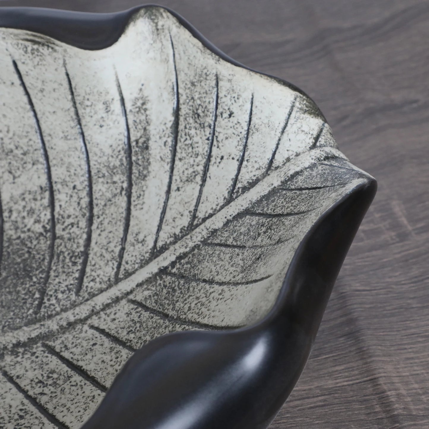 KEMAIDI Art Keramik-Badezimmerwaschbecken-Set, Waschbecken im Blatt-Stil mit Wasserfall, Antik-Messing-Wasserhahn und Abfluss, hochwertige Waschbecken aus Porzellan