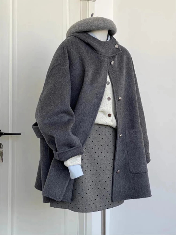 Grauer doppelseitiger Wollmantel mit Kapuze für Damen im Herbst und Winter 2025, neuer High-End-Mantel im Hepburn-Stil.