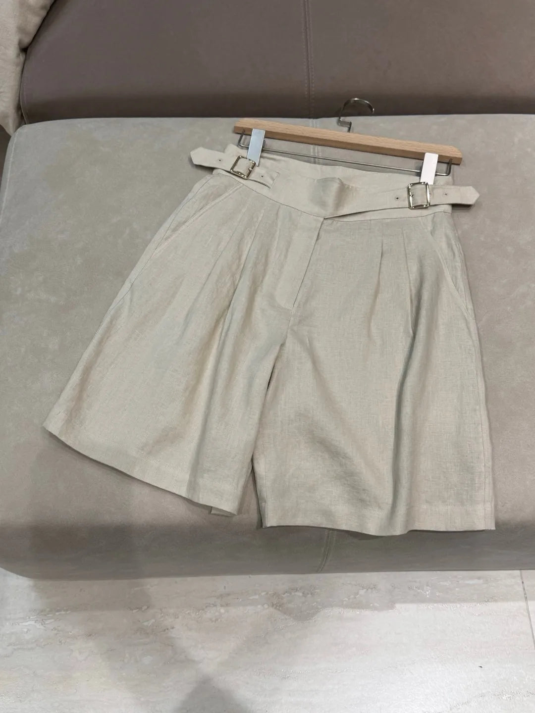Summer women's solid color high quality linen shorts.