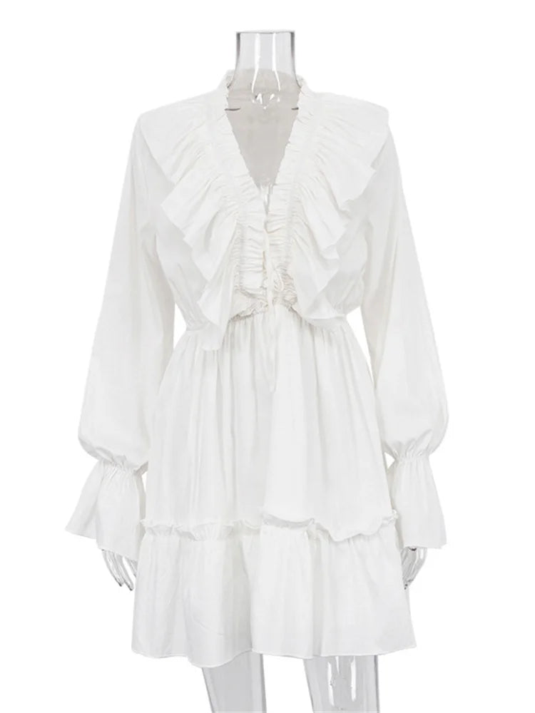 Glänzendes gekräuseltes weißes Mini kleid mit V-Ausschnitt, weibliches Patchwork, langärmliges, elegantes Verband-Mode kleid, hoch tailliertes Schnür kleid für Frauen.